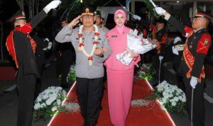 Polda Malut gelar upacara wisuda purna tugas Irjen Pol. Waris Agono, Selasa (28/4/2026) . (Foto:Bid Humas Polda Malut)
