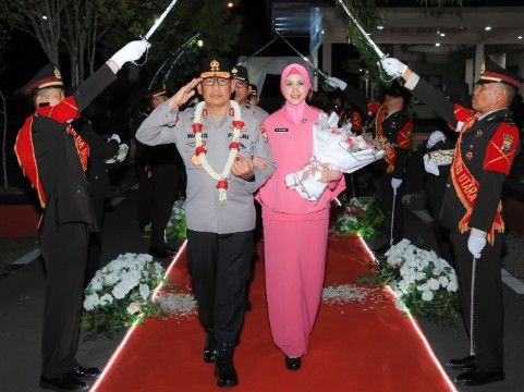 Polda Malut gelar upacara wisuda purna tugas Irjen Pol. Waris Agono, Selasa (28/4/2026) . (Foto:Bid Humas Polda Malut)
